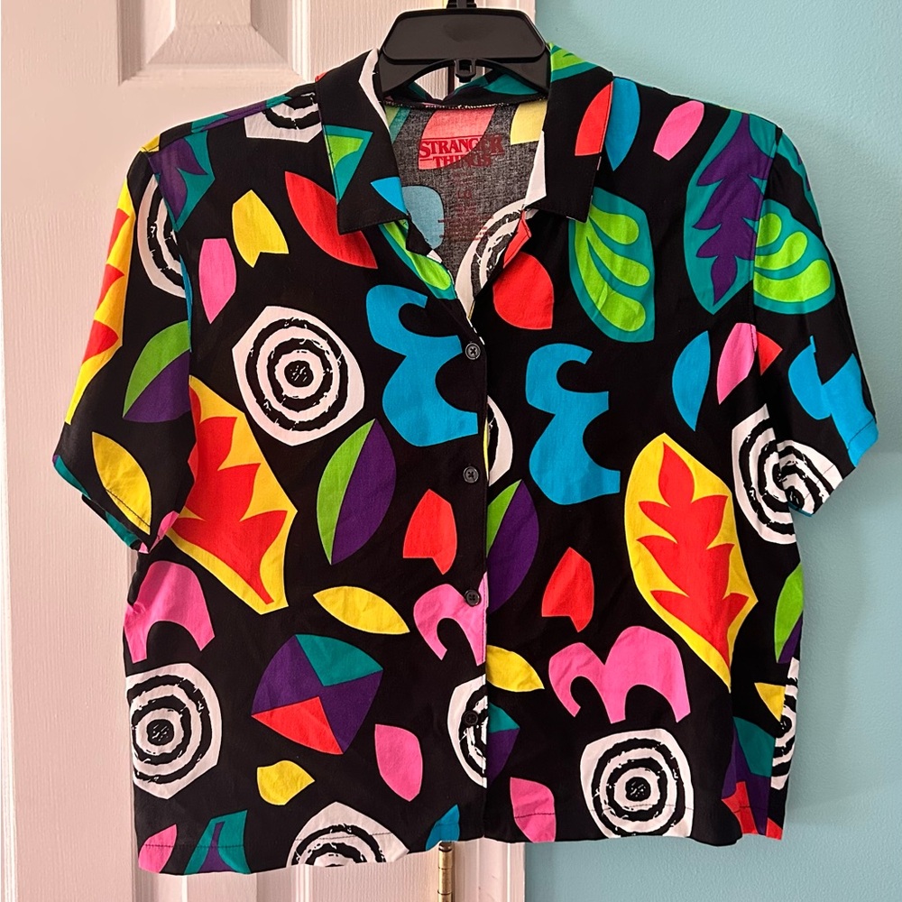 Stranger Things Retro Short Sleeve Button Up Shirt Women Size Large EUC